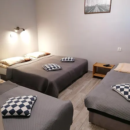 Πανσιόν Na Stromej 3*