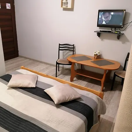 Πανσιόν Na Stromej 3*